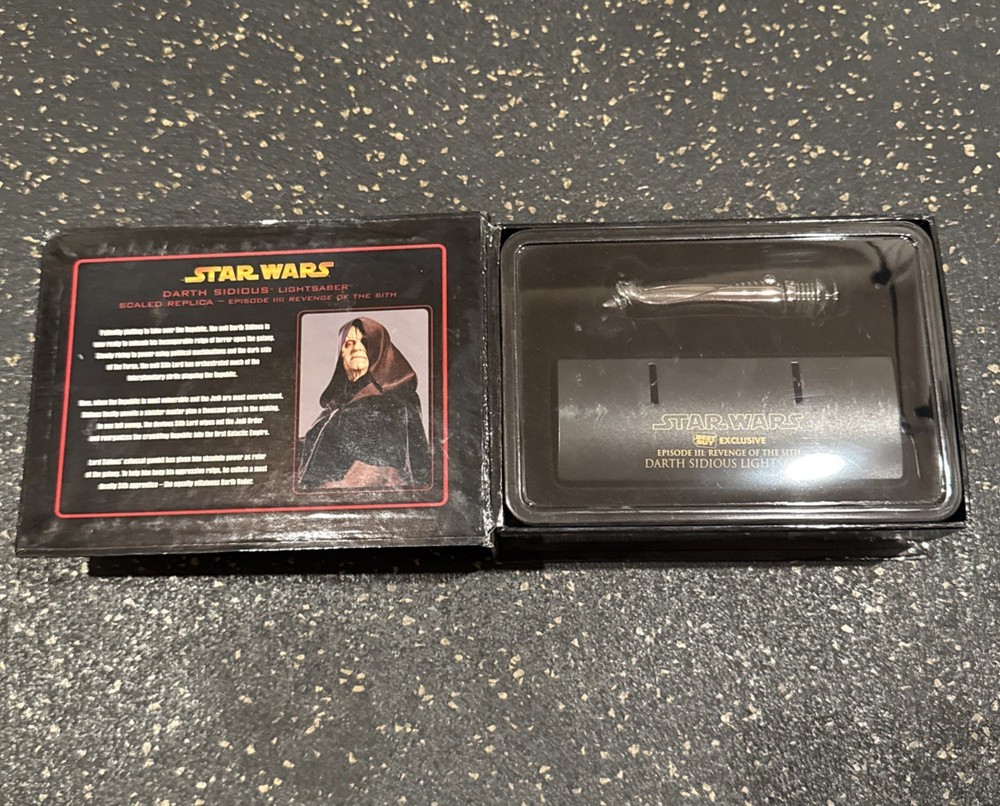 Master Replicas Star Wars Darth Sidious Lightsaber .45 Scale SW-324