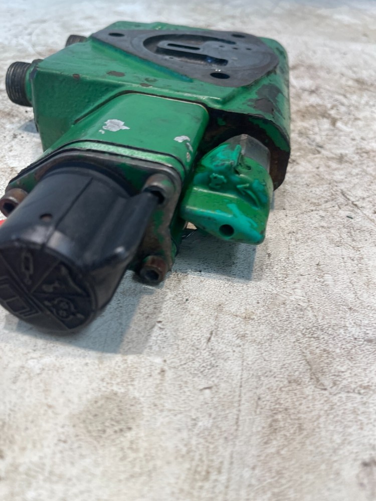 John Deere 7800 Tractor Hydraulic Control Valve 8506F