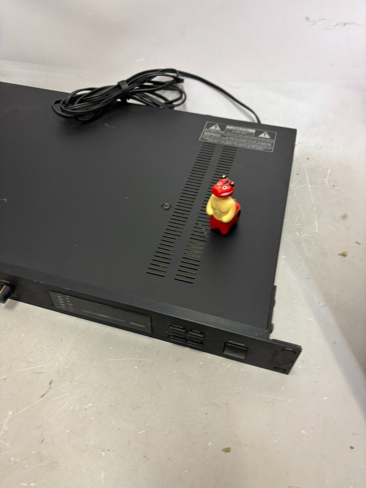 Roland RE-3 Digital Space Echo Various Effect Delay Rack Unit Tested