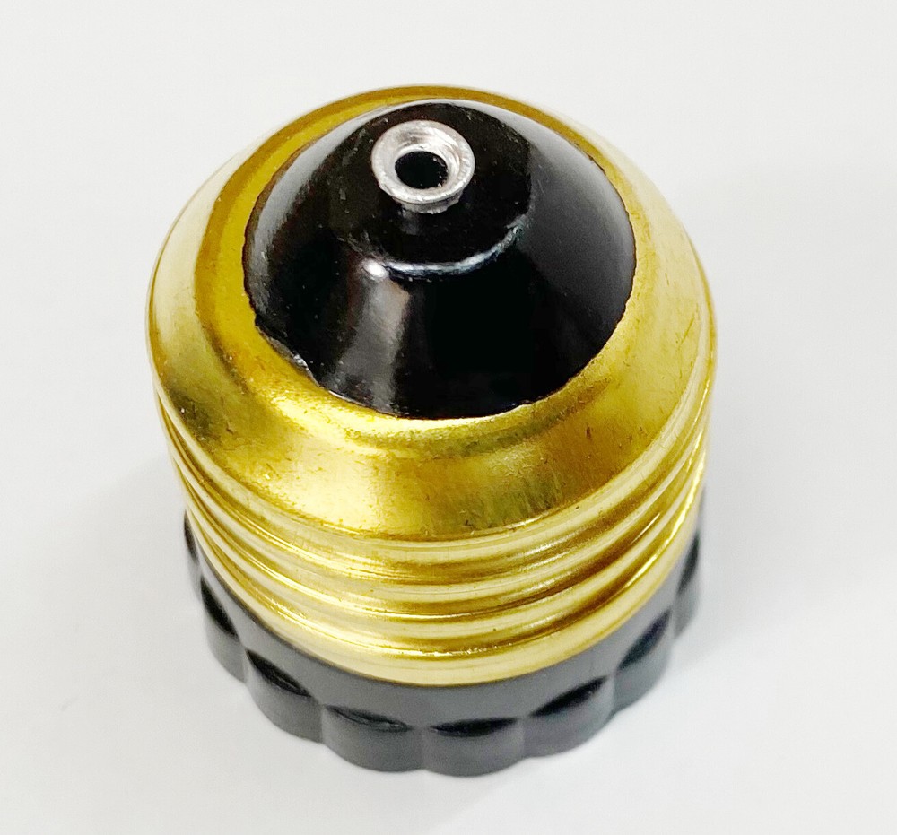 Medium Base E26 to Intermediate Base E17 Socket Reducer - E322