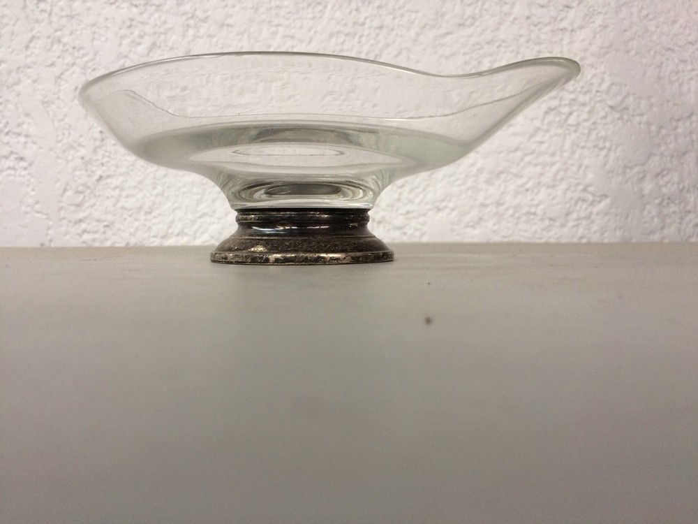 Large Vintage Clear Candy Dish with Silver Plated Bottom (P bt1 *)