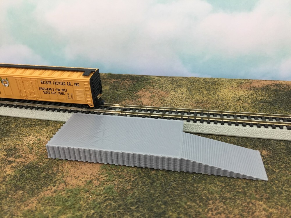 Long Loading Platform Dock with Ramp - N Scale 1:160 - No Assembly Required!
