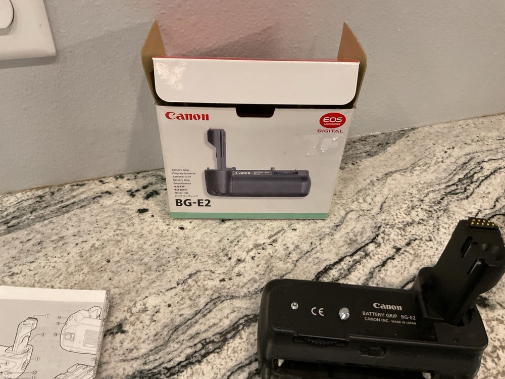 Canon BG-E2 Battery Grip for 20D, 30D Boxed