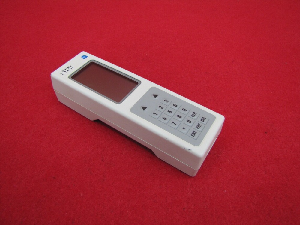 i-STAT PORTABLE CLINICAL ANALYZER "AS-IS"
