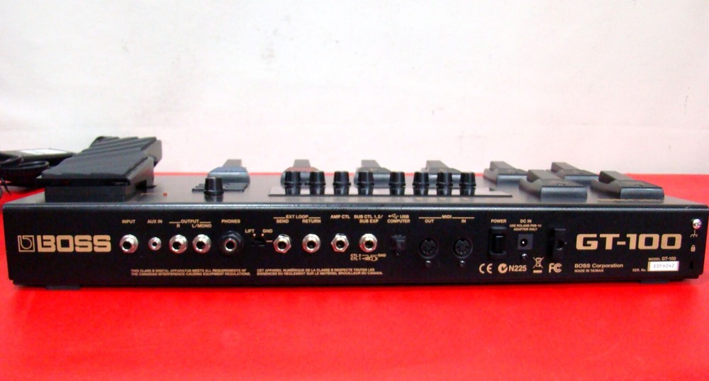 BOSS GT-100 Multi-Effects Guitar Effect Pedal COSM AMP EFFECTS PROCESSOR TESTED