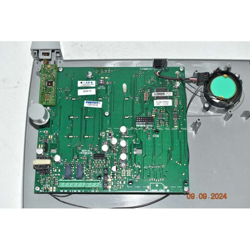 URMET 1057/018 Wireless Control Unit With Display And Control Keyboard