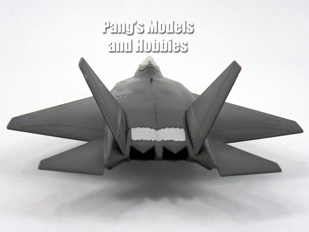 Lockheed F-22 Raptor - USAF 1/72 Scale Model Kit (Assembly Required)