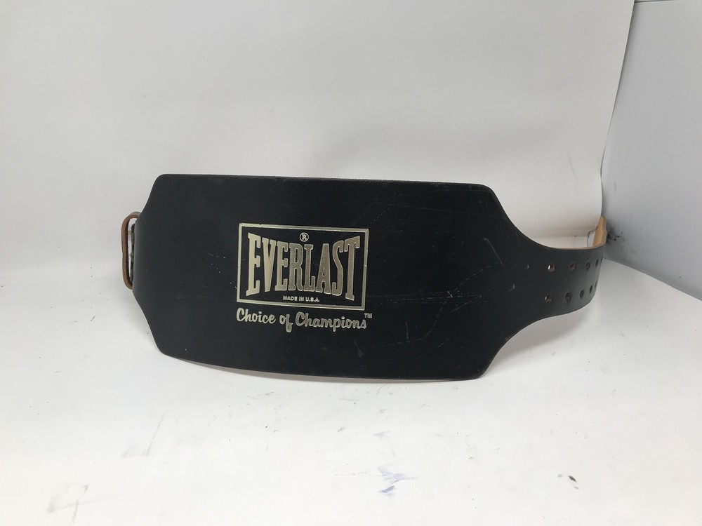 Used Everlast 1013 Training Belt Black/ Gold Size 22"-32"