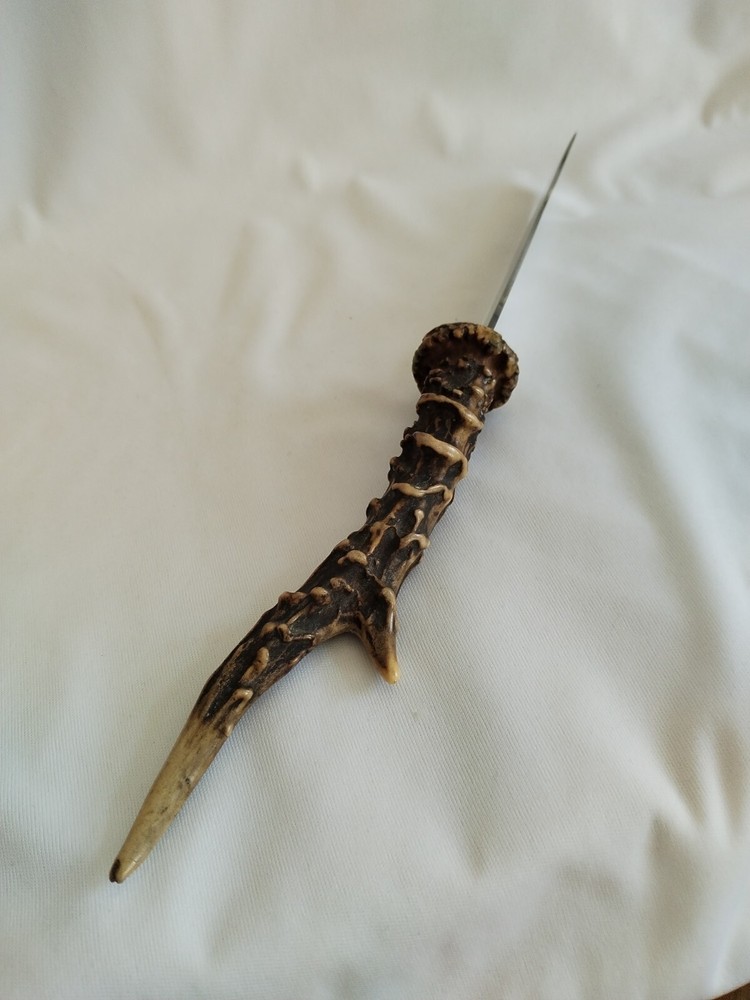 Vintage knife with deer horn handle