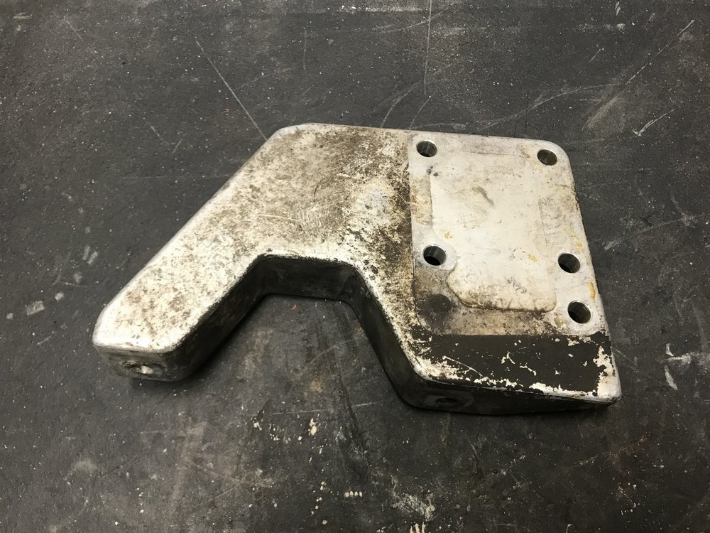 CAT C15 Left/Driver Engine Mount - Used | P/N F6HT6A070CA