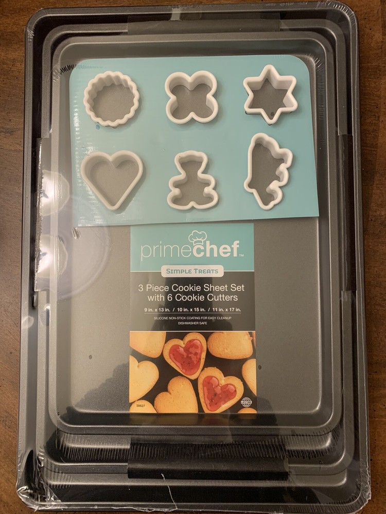 3 Peice Cookie Sheets With 6 Cookie Cutters