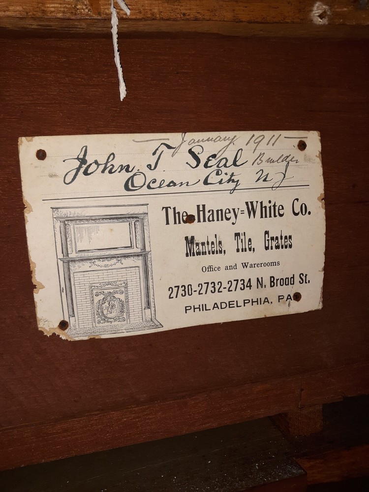 VINTAGE FIREPLACE MANTLE NICE STYLE WE SHIP!!!!!!!!!