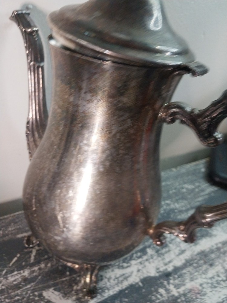 Wm. Rogers 800 Antique Silver Plate Lidded Coffee Pot