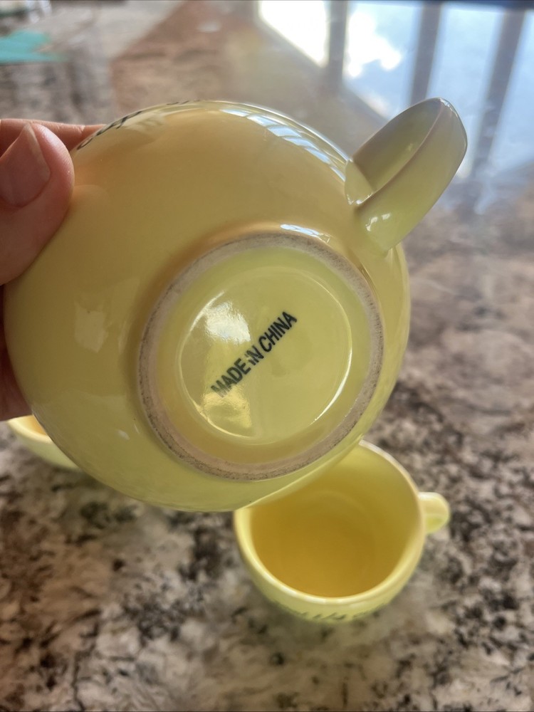 Stackable Ceramic Measuring Cups Set in Yellow