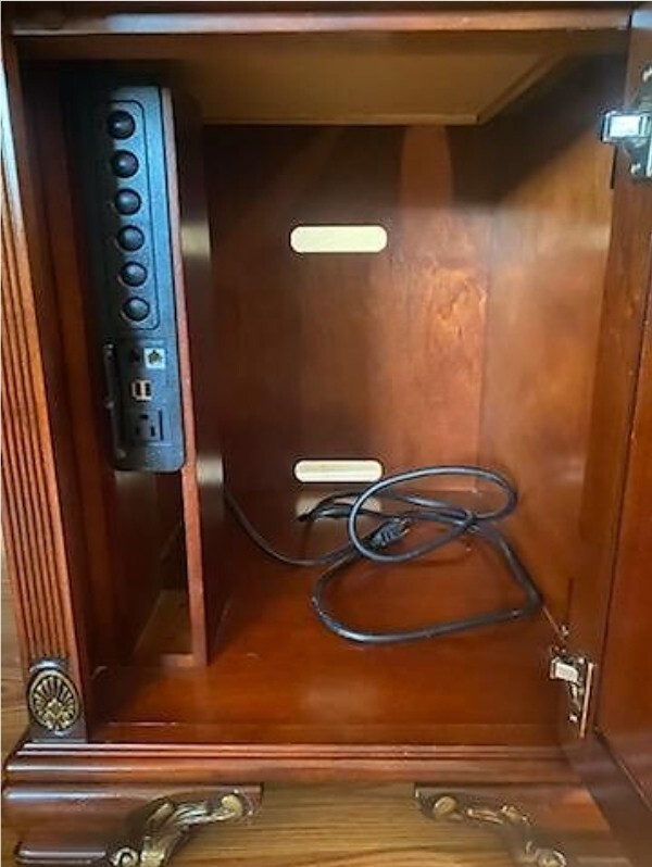 Cradenza / Desk With USB Power Center