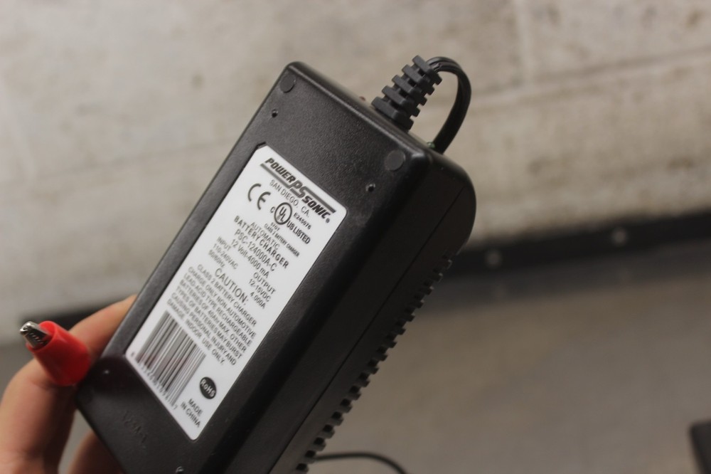 POWER SONIC AUTOMATIC BATTERY CLASS TWO CHARGER PAIR Z100