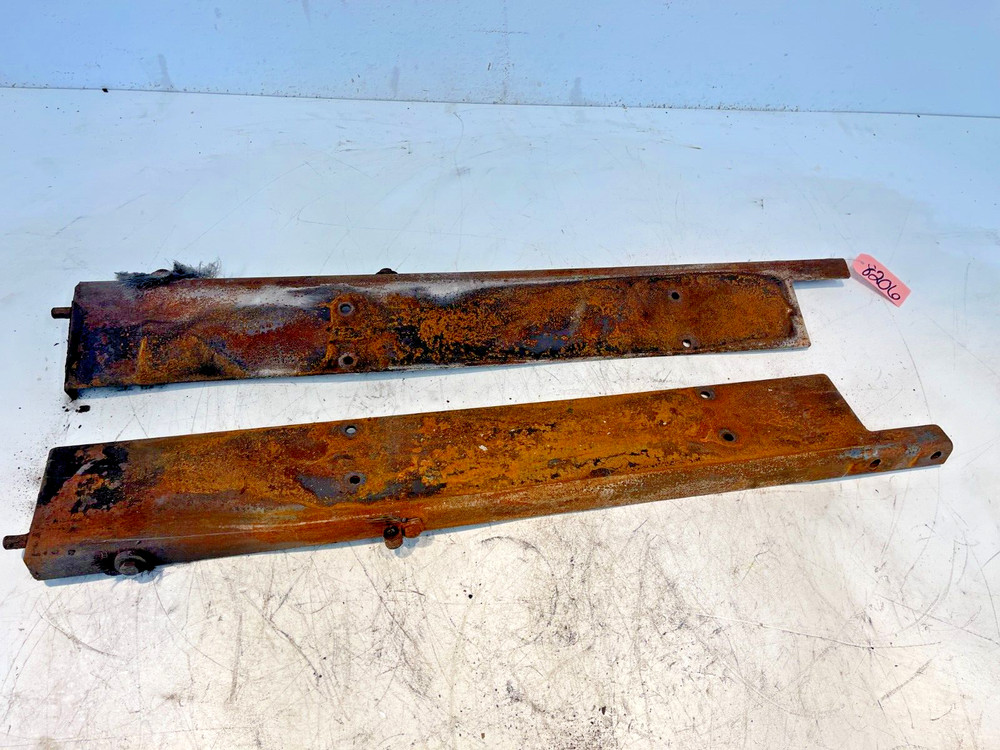 1993 John Deere 8870 Tractor Radiator Supports Brackets