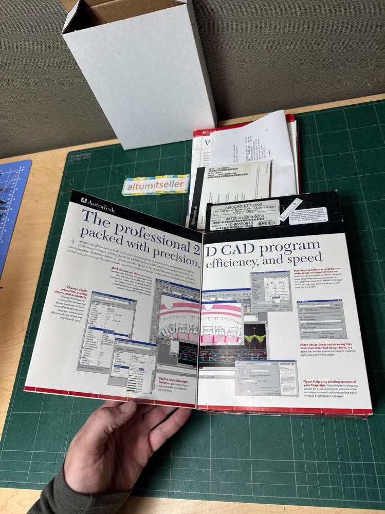 Autodesk/AutoCAD LT 2000 Software, 1 CD, Serial #, Open Box And Books LOOK EUC