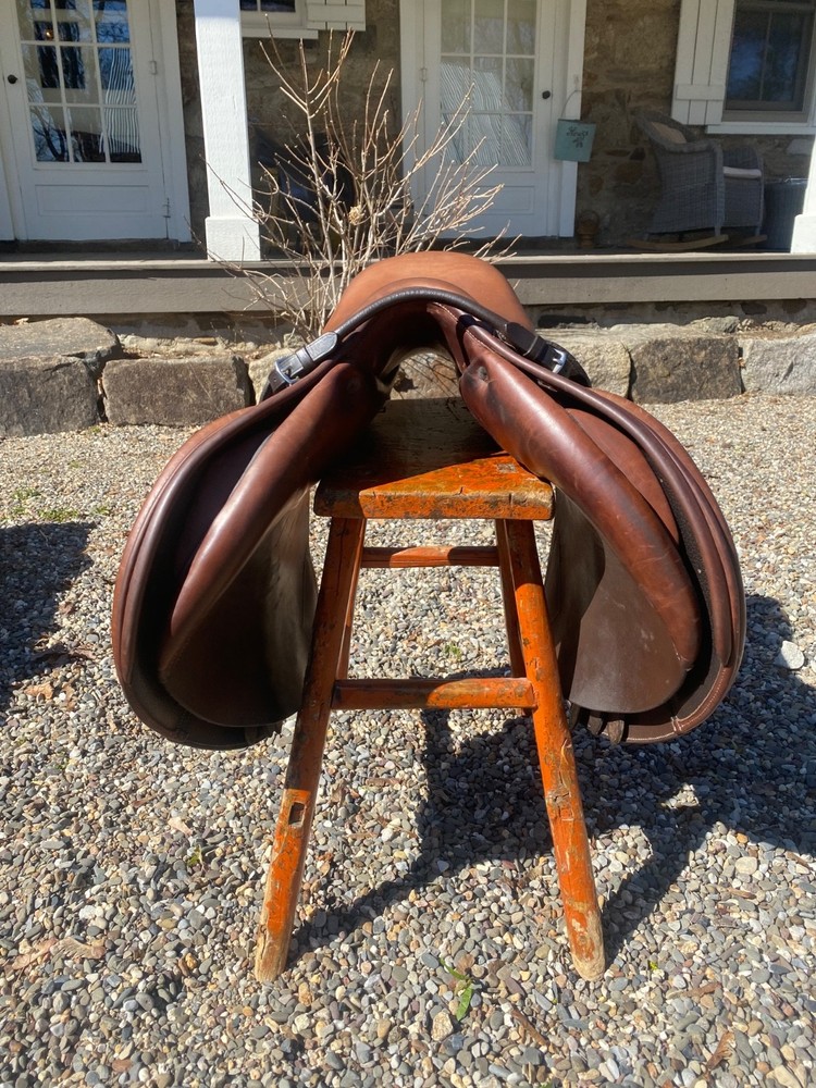 Beval "Artisan" All Purpose English Saddle size 16.5, M tree.