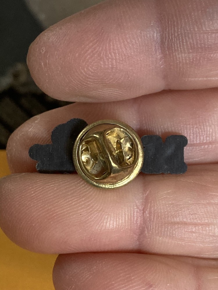 Mentor heart Lapel Pin EUC K535