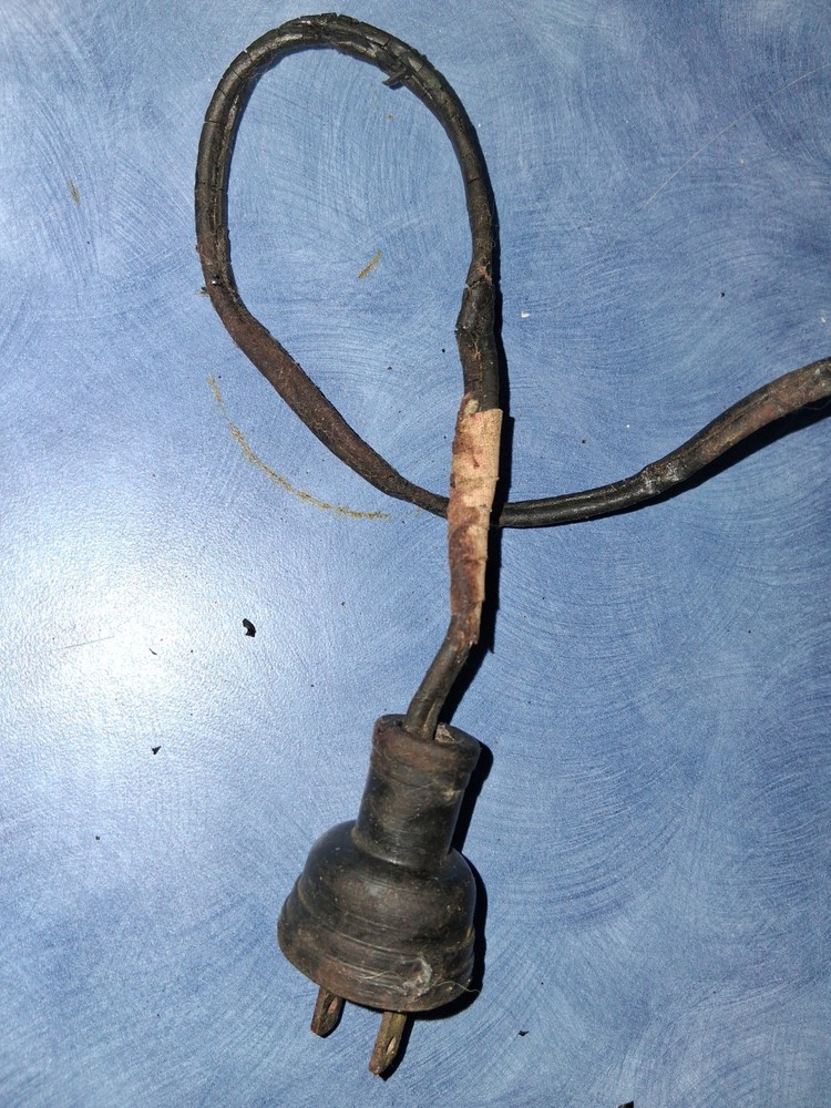 Old Singer Sewing Machine With Box