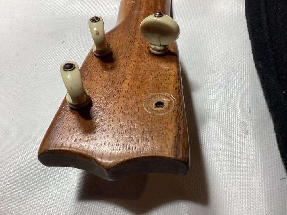 Vintage Kamaka Ukulele White Label