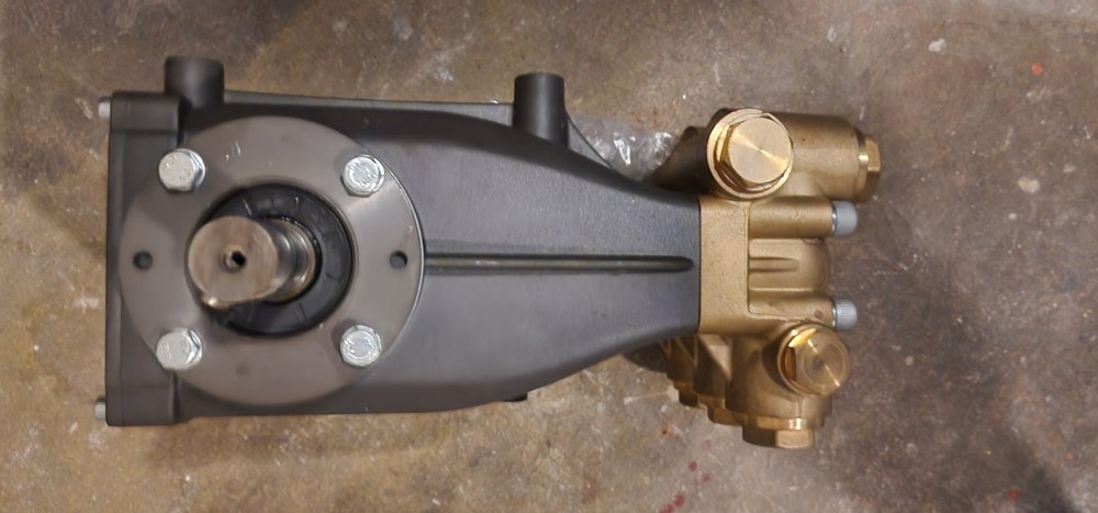 5.8 GPM Hotsy Pressurewasher pump New open box