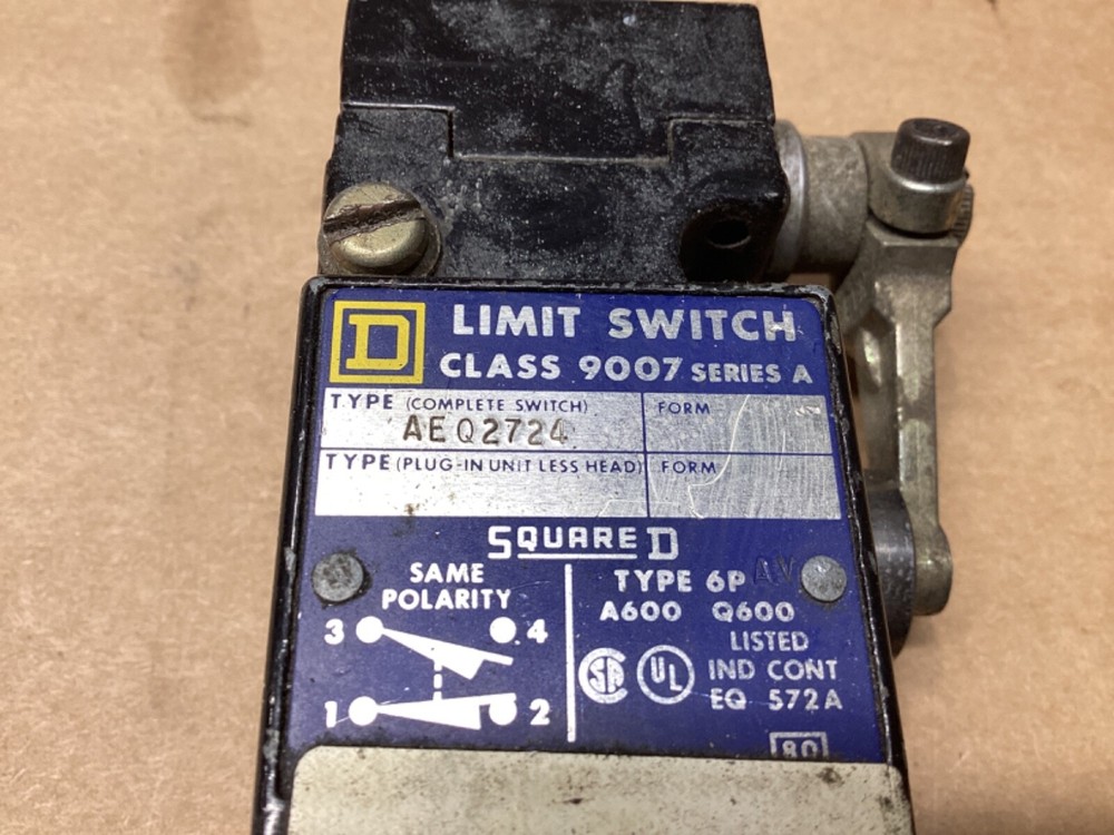 Square D AEQ2724 Limit Switch Class 9007 Series A. #122G63
