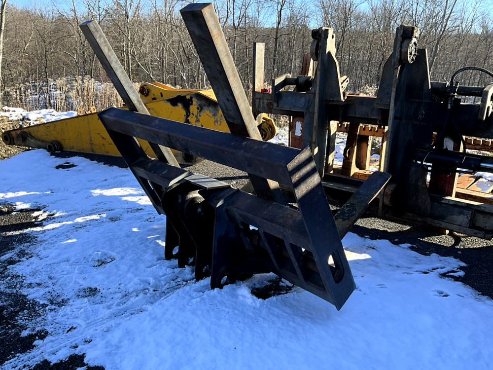 CATERPILLAR 930G FORKS & CARRIAGE