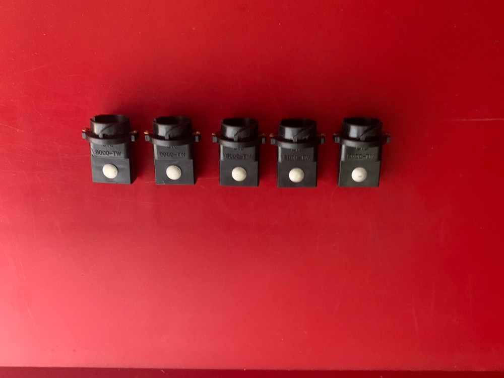 5x CIC9000-TW CIC CONNECTOR LAMP SOCKET 2 LEADS