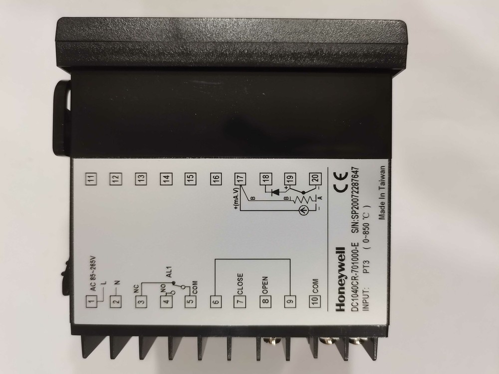 1PC NEW thermostat DC1040CR-701000-E