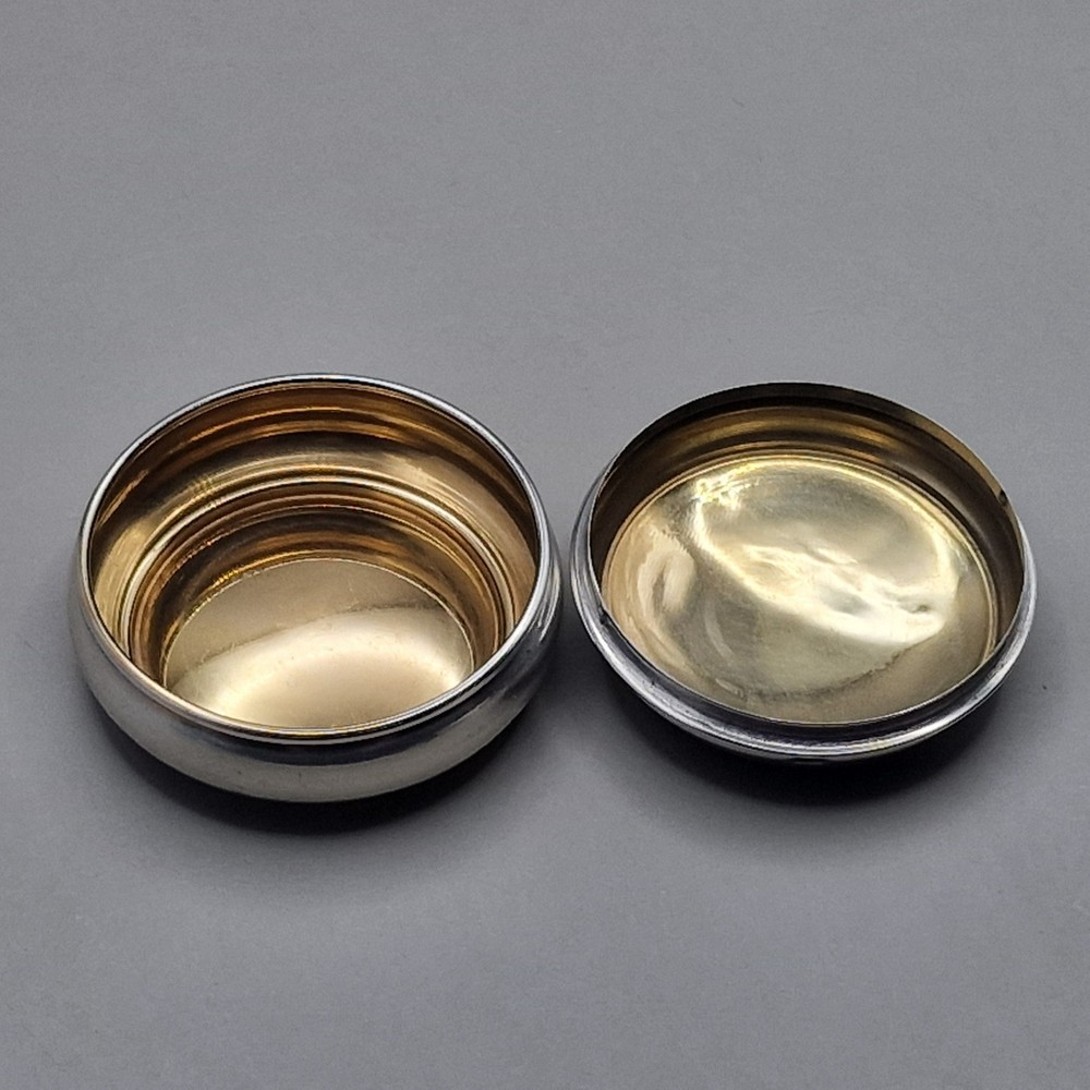 Superb Solid Sterling Silver Snuff/Pill Box by W I Broadway & Co Birmingham 1996