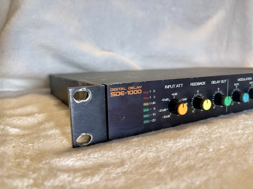 Roland SDE-1000 Digital Delay Effects Processor With Tap Pedal