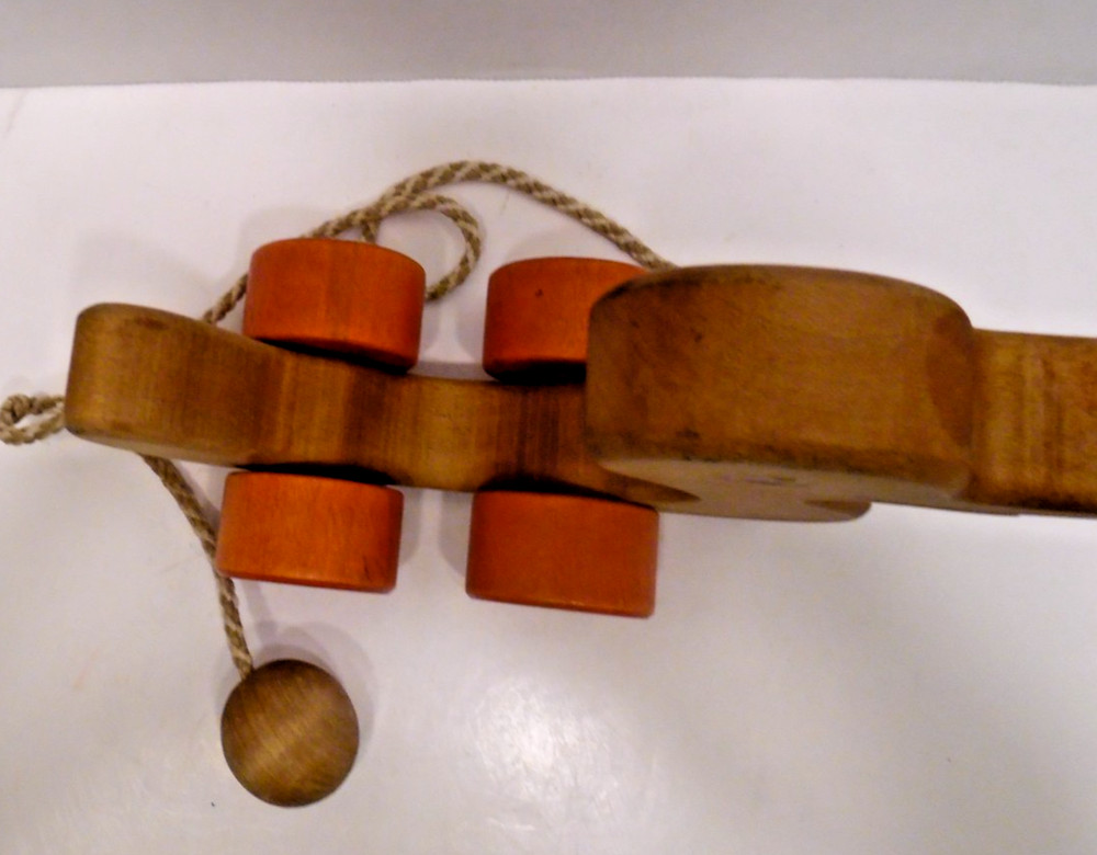 Vintage Wooden Duck Pull Toy Simplific and Safe