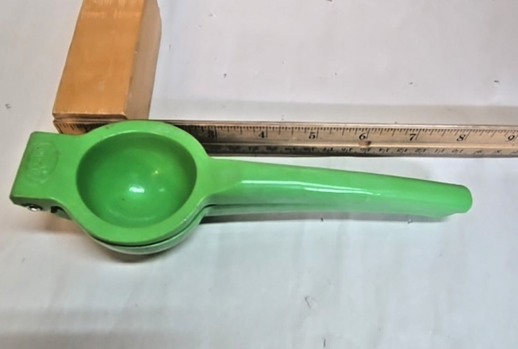 Alpine Cuisine Juicer; Metal
