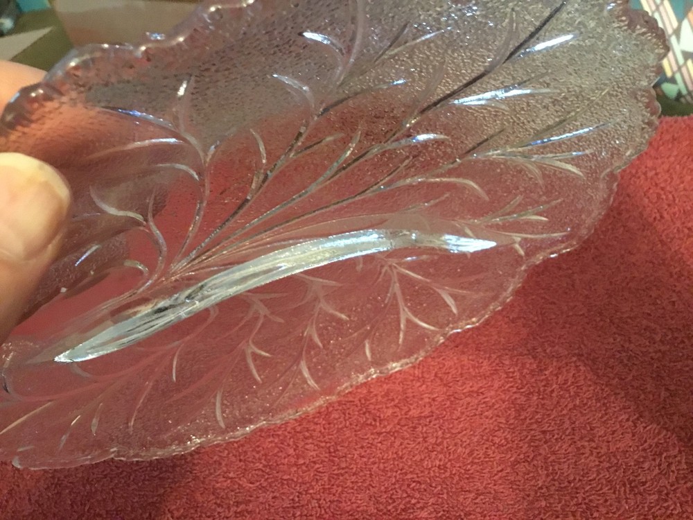 Round Clear Glass Tree Design Divided Dish