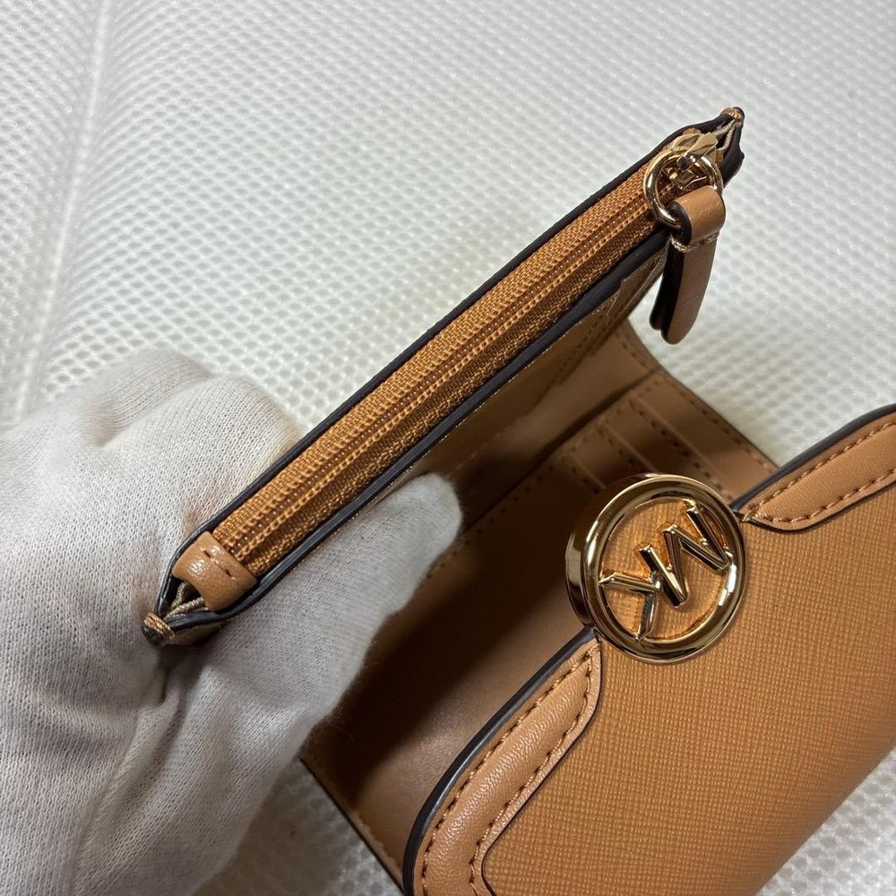 Michael Kors MK Circle Plate Tri-Fold Wallet Camel Unused