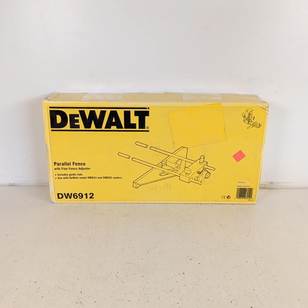 DEWALT DW6912 Universal Edge Guide with Dust Collection