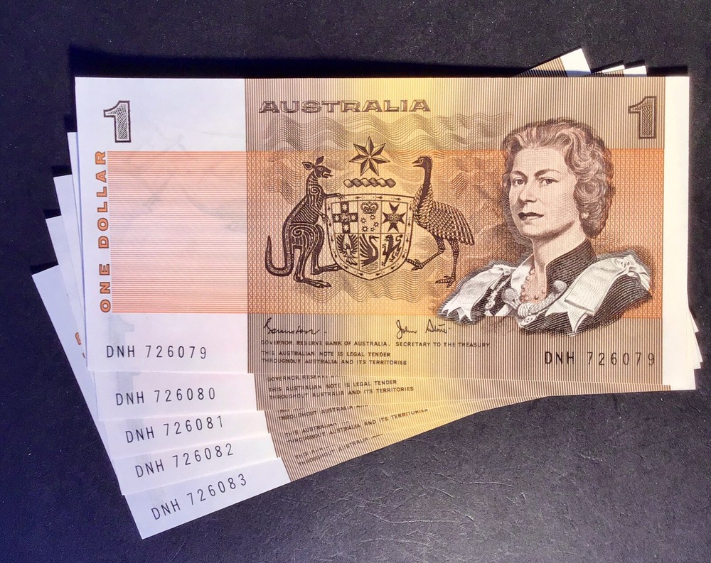 Australian Paper $1 Paper Note UnCirculated Condition. In Sequence X 5