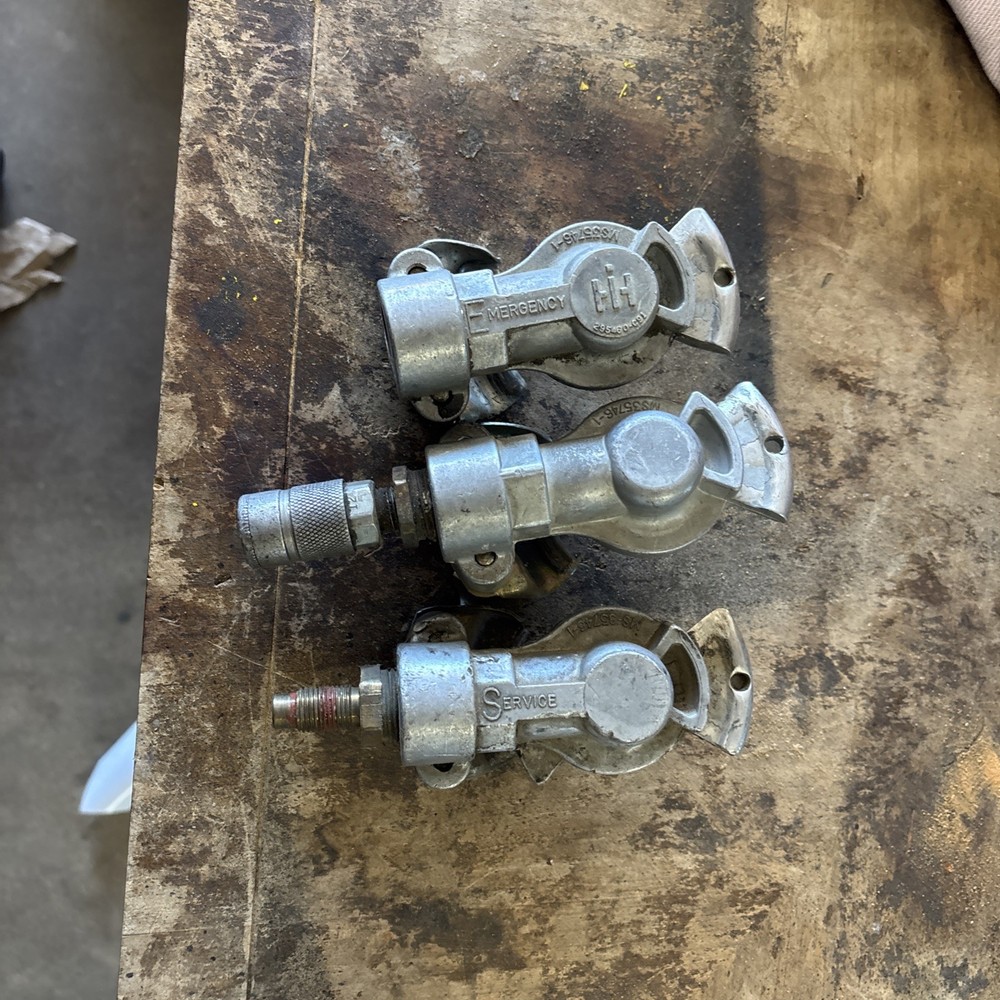 Bendix MS 35746-1 Gladhand Air Brake Coupling Glad Hand 3