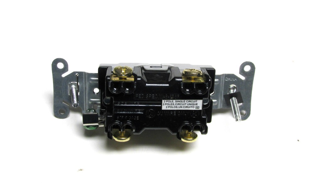 * NEW .. Hubbell Double Pole Toggle Switch Cat# CSB2201 ... WP-810