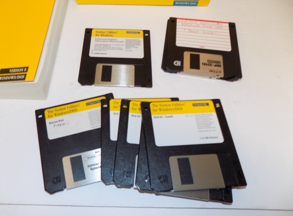 Symantec The Norton Utilities Version 8.0. 3.5" Floppy Windows DOS Complete
