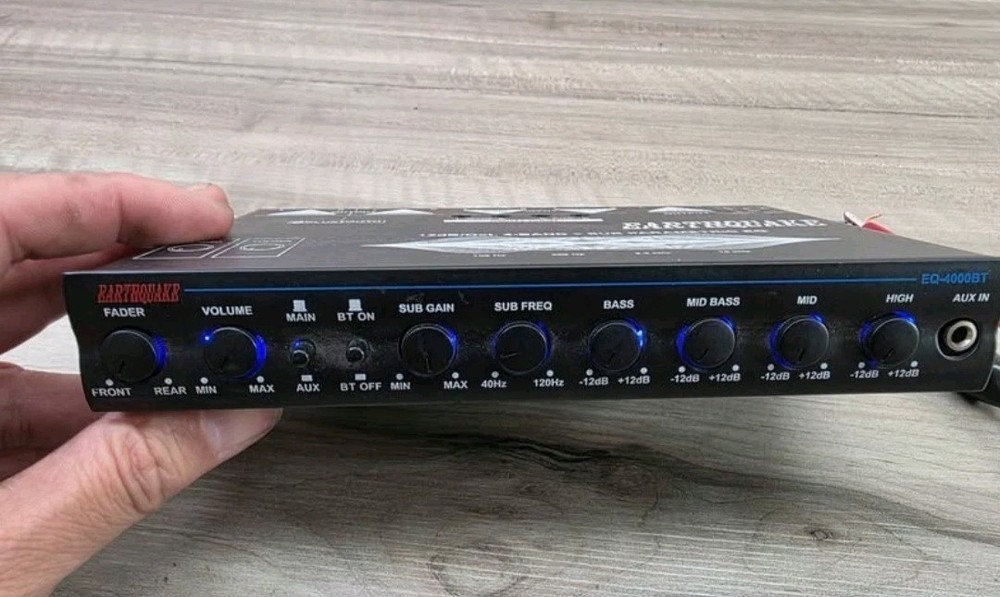 Untested. Earthquake Sound Eq-4000bt V1 4-Band Parametric Equalizer + plug