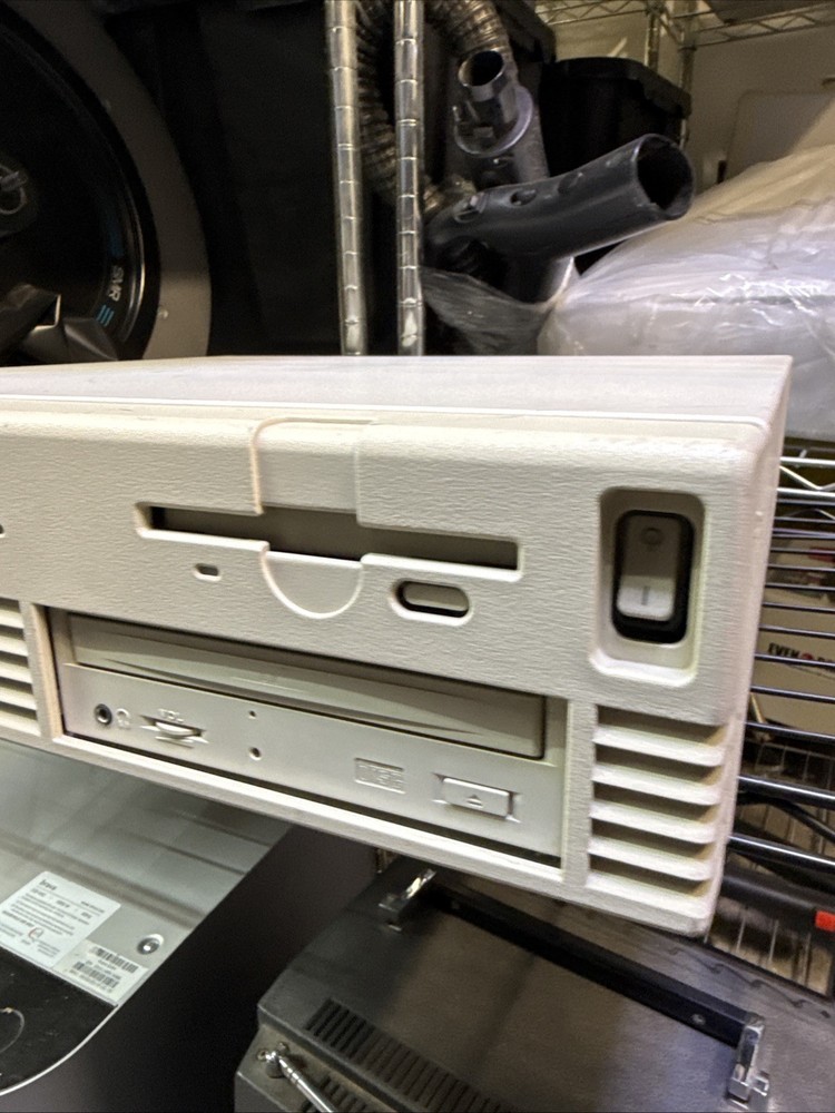 Vintage Compaq ProLinea 4/33S Desktop Computer - Powers-On - Needs Repair