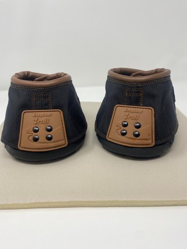 EASYBOOT TRAIL HORSE BOOT SIZE 4 - THIS LISTING IS FOR ONE BOOT