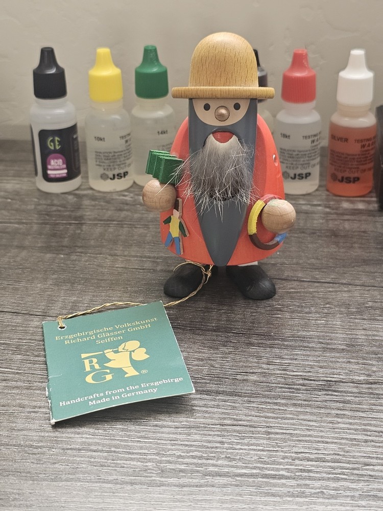 vintage erzgebirgege Small German Nutcracker SH2