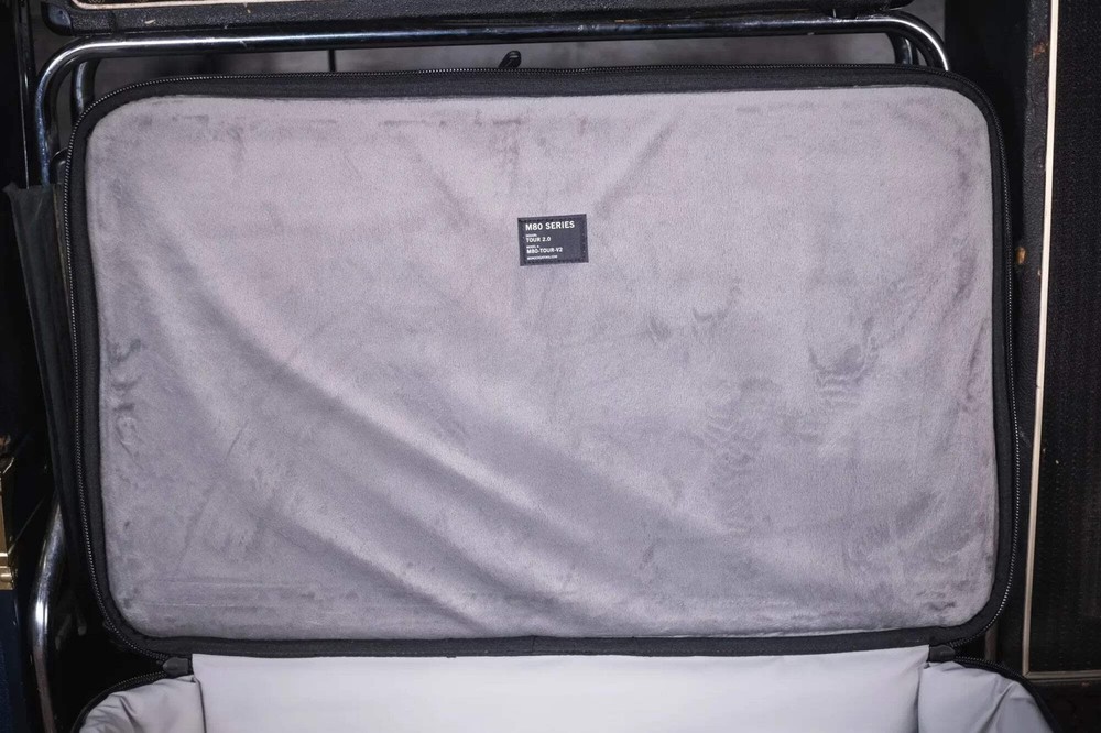 MONO Pedalboard Medium Silver + Tour Accessory Case 2.0 Black