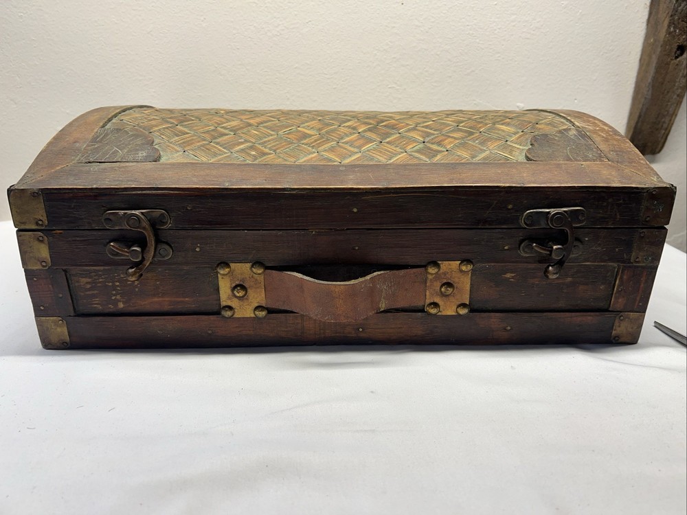 Antique Handheld Travel Chest/trunk
