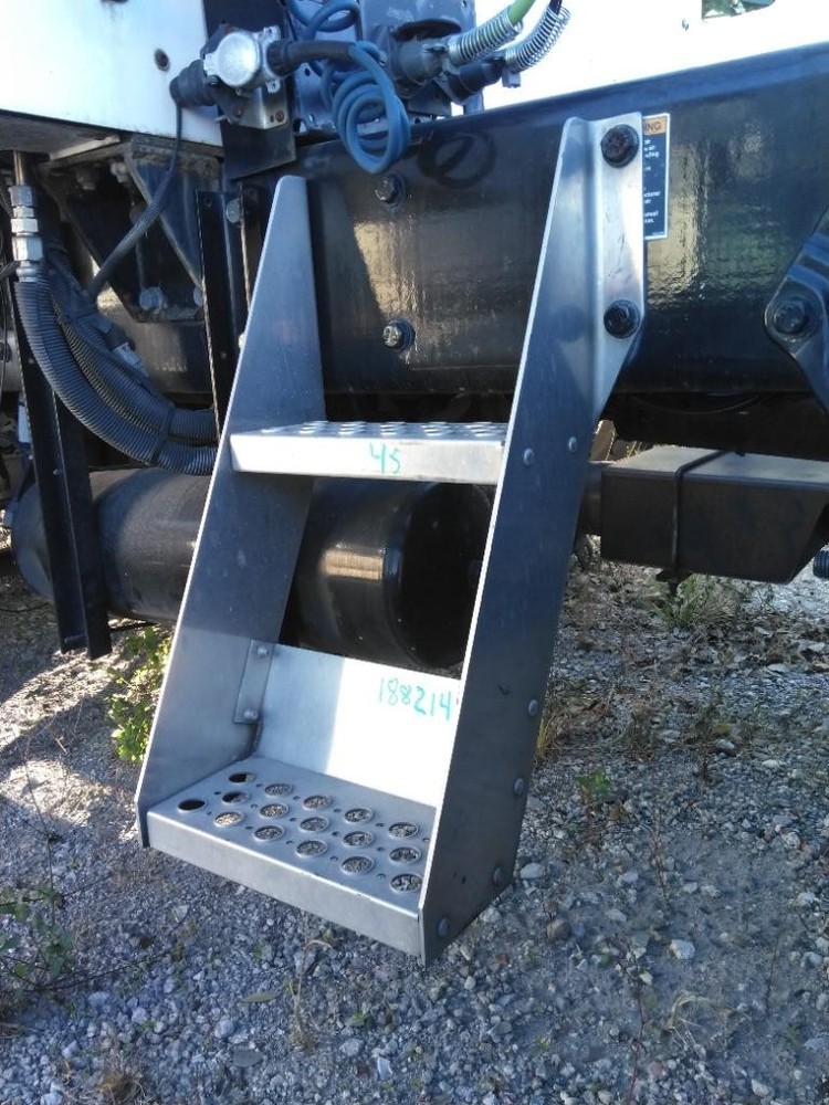 Replaces 2017 KENWORTH T440 FRAME STEP , FL