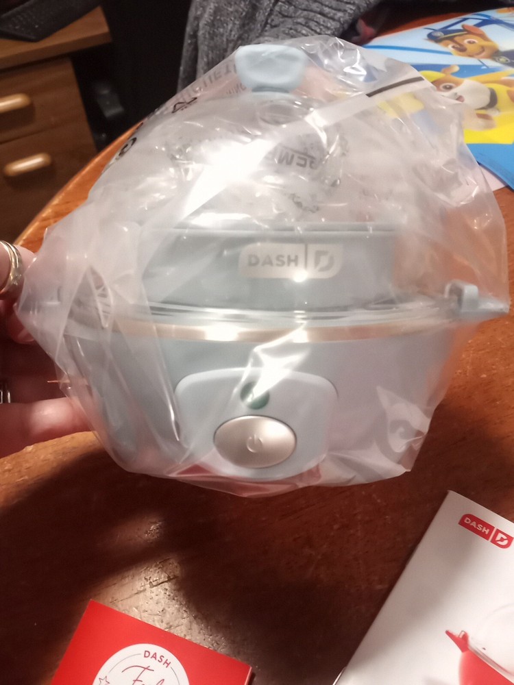 Dash Rapid 6 Egg Cooker Light Blue Make Breakfast Fast Poached Boiled Deviled